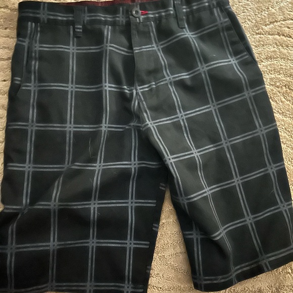 Tilly's Black and Gray Flat Front Shorts - Picture 1 of 1